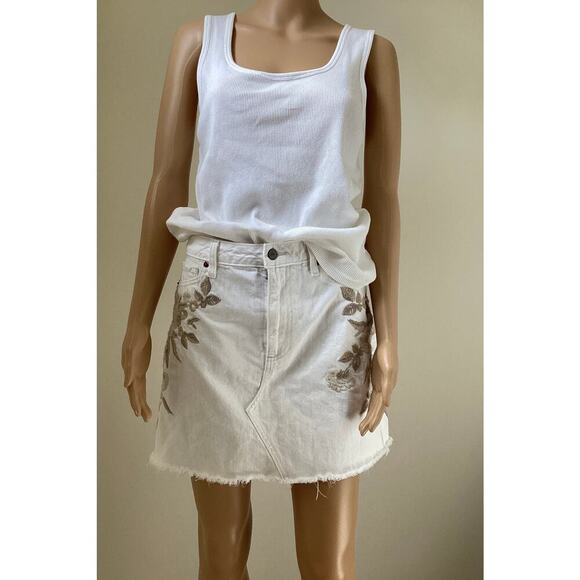 Abercrombie & Fitch Women's A-Line embroidered White Denim Mini Skirt sz 27 - Picture 1 of 4